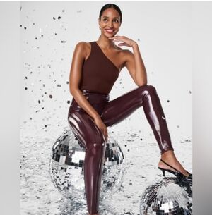NWT Spanx Faux Patent Leather Leggings Ruby Size M